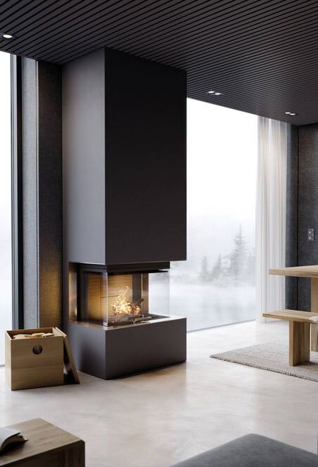 Holz-Kamin VISIO 3 UNIQ zeigt mit dreiseitigen Sichtscheiben mit unsichtbarem Rahmen direkt die Flammen und steht in modernem dunkelgrauen Wohnzimmer