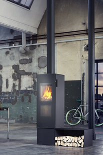 Im Feuerraum von bionic fire STUDIO entstehen zwei Flammen, eine nach oben und eine nach unten