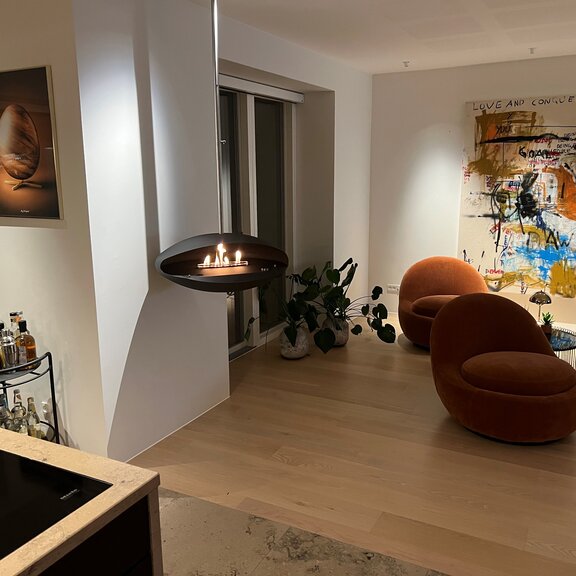 Bioethanol Feuerstelle Espoo Ceiling hängend im Wohnzimmer