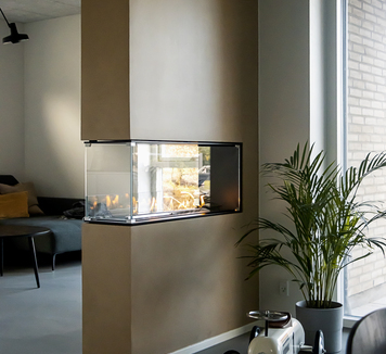 Bioethanolbrenner Montreal Raumteiler in modernem Wohnzimmer in brauner Verkleidung