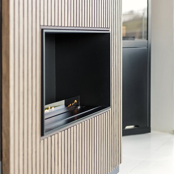 Bioethanolbrenner Panel Wall Front tief Holzverkleidung Seitenansicht
