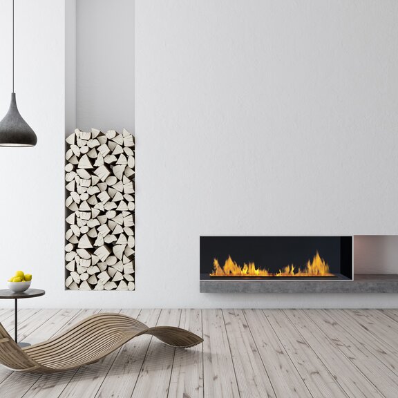 Elektrisches Effektfeuer Cassette 1000 eingebaut in der weissen Wand im Wohnzimmer mit Parkettboden