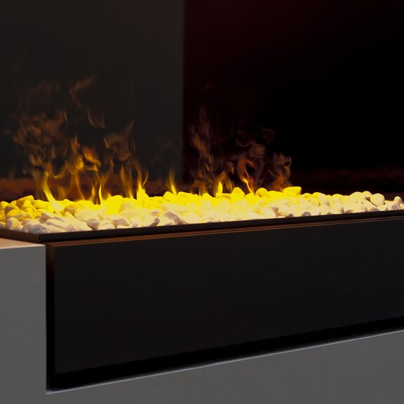 Elektrofeuer Cassette L Pebbles mit schwarzer Aussenverkleidung und Kieseldekoration