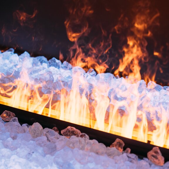 Elektrokamin e-Matrix Mood 800/500 Frontversion mit Kiselsteinen um die Flammen als Dekoration