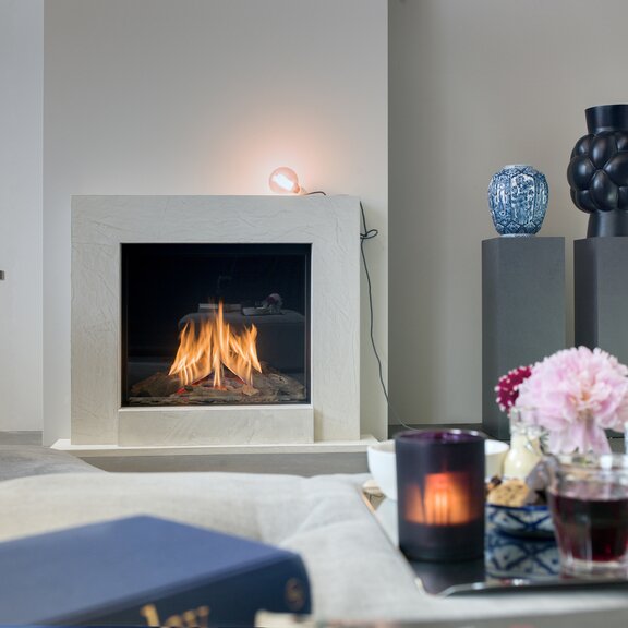 Gas-Kamin MatriX 800/650 von Faber im Wohnzimmer