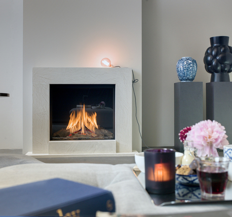 Gas-Kamin MatriX 800/650 von Faber im Wohnzimmer