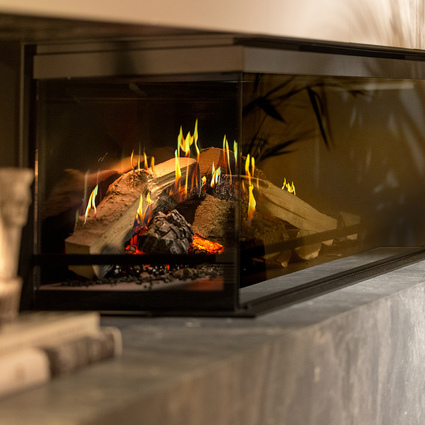 Die holografischen Flammen im Elektrokamin E-One 130 C harmonieren einmalig mit der LED Beleuchtung.