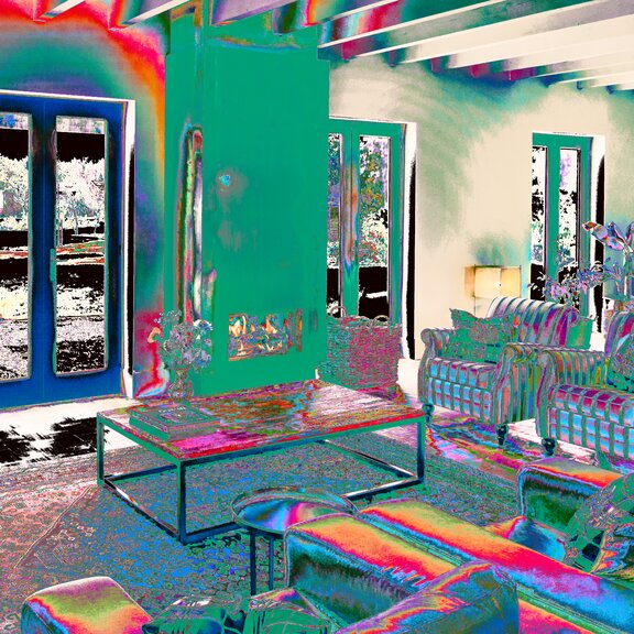 Holz-Kamin W70/33F von Kalfire in grossem, hellen Wohnraum mit schwarzer Stahlverkleidung mit klassischen Sesseln